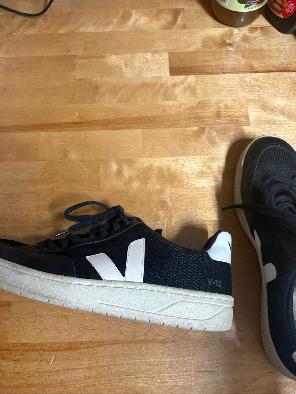 Veja V-12 womens Sneaker in Black and White
